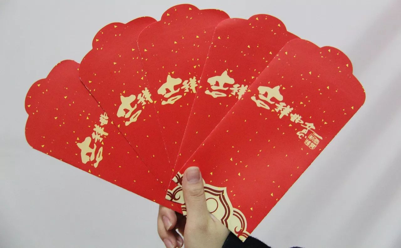 中国风古老砖墙背景中的竹子